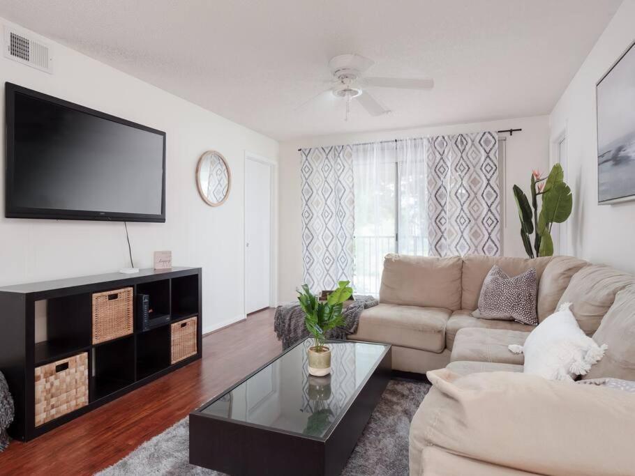 Spacious Condo Mins To Shands, University, & Downtown! Gainesville Kültér fotó