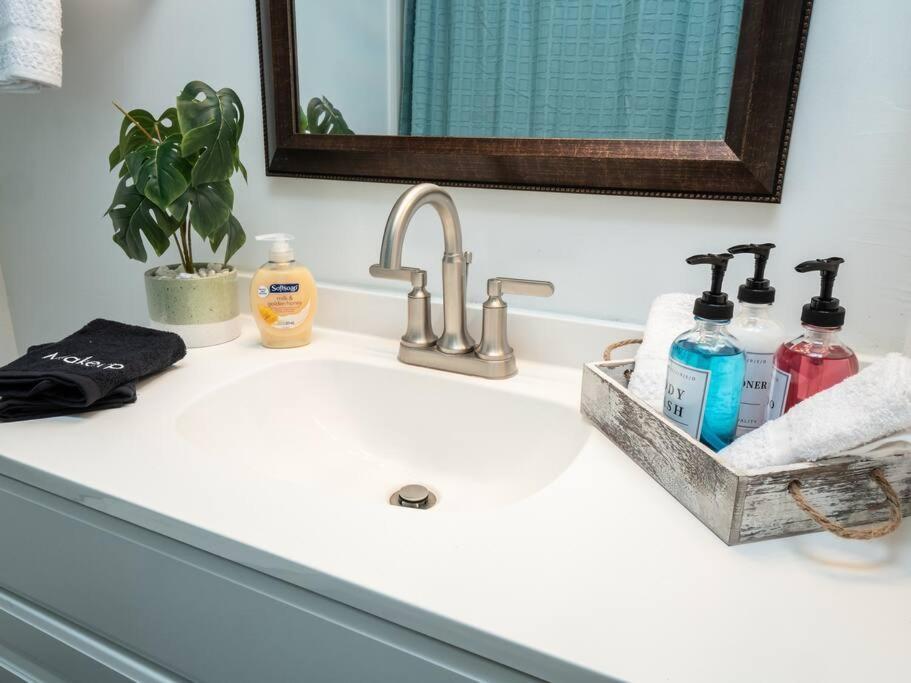 Spacious Condo Mins To Shands, University, & Downtown! Gainesville Kültér fotó