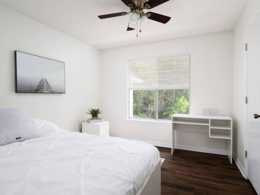 Spacious Condo Mins To Shands, University, & Downtown! Gainesville Kültér fotó